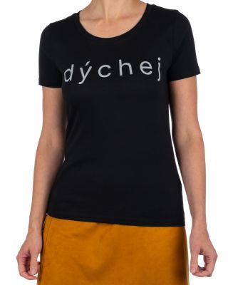 🫧 Dýchej. Nově v černé. Naše oblíbené dámské tričko Dýchej máme nově v černé barvě, která sluší všem a hodí se ke všemu....
